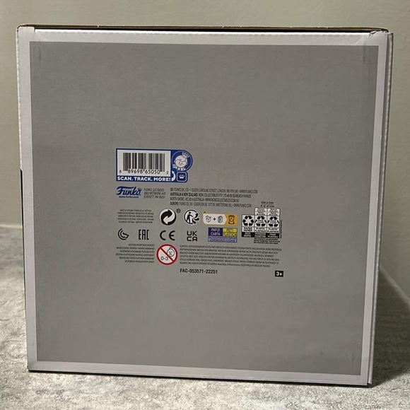 She Hulk Funko Pop, 10 inch, New #1135 - Picture 6 of 6